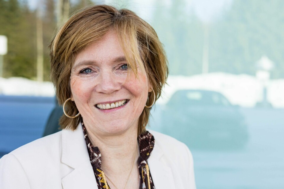Christine Meyer (H) kan trolig snart smile for å ha overtatt byrådsledervervet fra Rune Bakervik (Arbeiderpartiet). På veien måtte hun gjøre et lite løftebrudd, sier politisk kommentator Eirin Eikefjord. Christine Meyer (H) er favoritt til å bli byrådsleder i Bergen, men må klare å stable et flertall på beina.