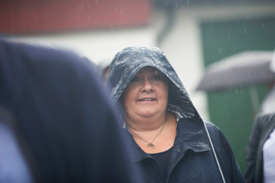 Tidligere statsminister Erna Solberg lover at det ikke skal bli dyrere å være bosatt i norske kommuner. Hvem skal da betale, undrer vi. .