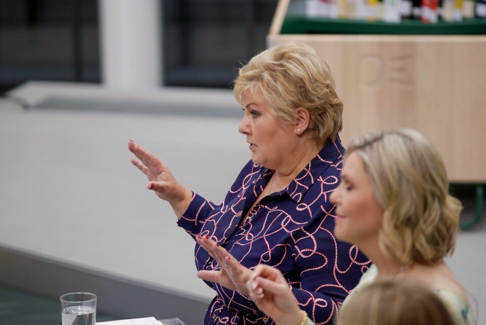 Høyre-leder Ernas Solberg og Frp-leder Sylvi Listhaug (Frp) under partilederdebatten til TV2 onsdag kveld. Partileder Ernas Solberg (H) og partileder Sylvi Listahaug (Frp) under partilederdebatten til TV2 fra Deichman i Bjørvika.Foto: Emilie Holtet / NTB