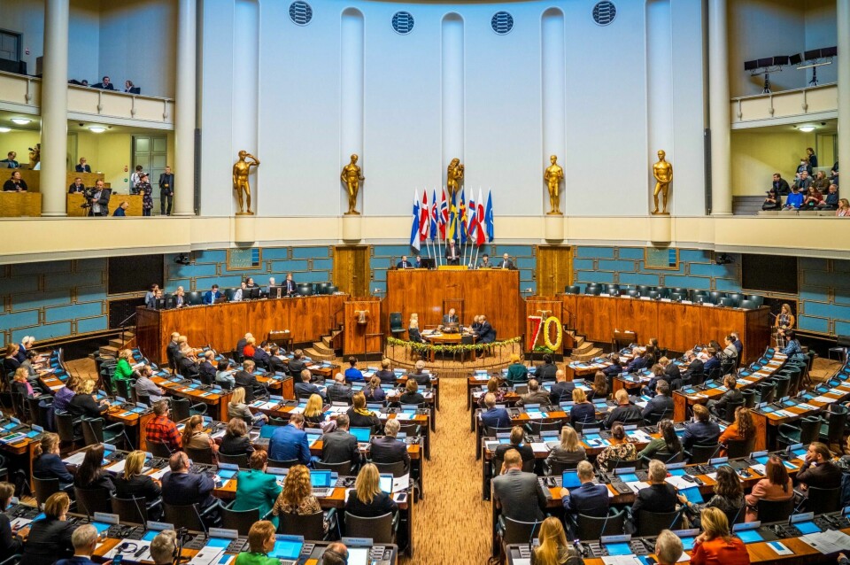 Plenumssalen i Finlands Riksdag, her fra en tidligere anledning. Plenumssalen i Finlands Riksdag, her fra en tidligere anledning.