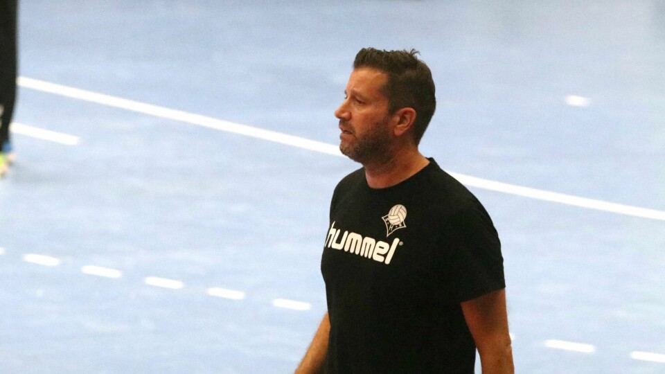 Sandnes-trener Dalibor Sedjak mener laget er større denne sesongen. Sandnes Håndball-Nærbø