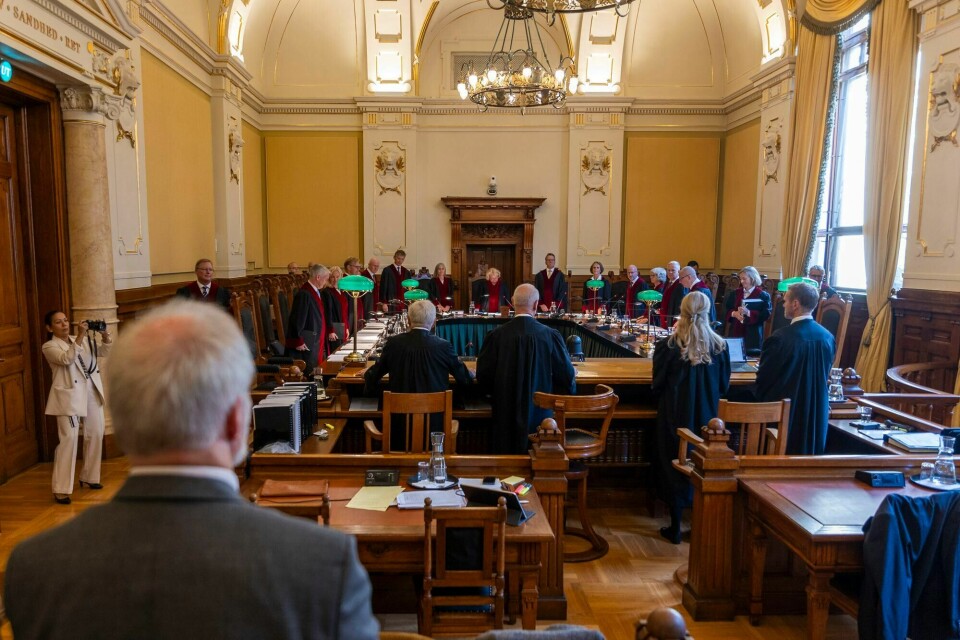 Høyesterett har behandlet ACER og vårt forhold til EU denne uka. Mange engelske dokumenter har blitt diskutert. Er vi helt sikre på at alle de 17 dommerne er gode nok i engelsk til å sikre god behandling? Høyesterett har behandlet ACER og vårt forhold til EU denne uka. Mange engelske dokumenter har blitt diskutert. Er vi helt sikre på at alle de 17 dommerne er gode nok i engelsk til å sikre god behandling?