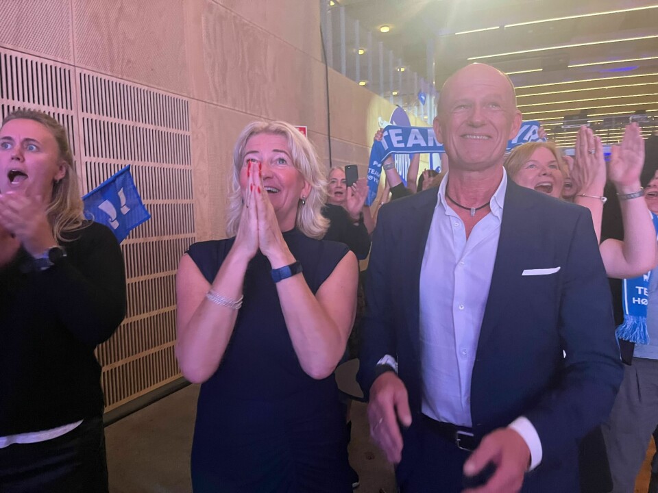 Sissel Knutsen Hegdal jublet da resultatet fra forhåndsstemmene kom klokken 21.00. Sissel Knutsen Hegdal jublet da resultatet fra forhåndsstemmene kom klokken 21.00.