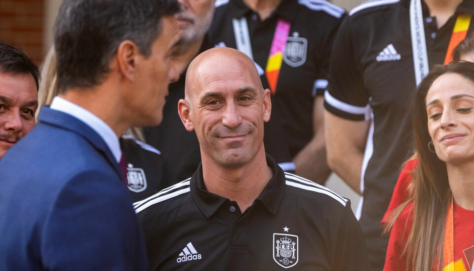 Luis Rubiales skal forklare seg for en dommer. Luis Rubiales gikk til slutt av som spansk fotballpresident etter flere uker med stadig økende press. Foto: Manu Fernandez / AP / NTB