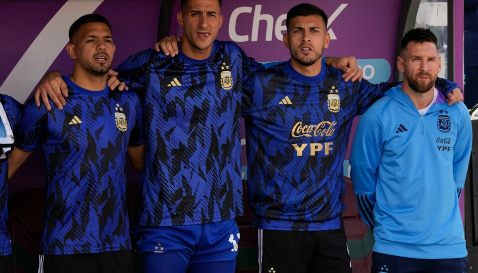 Lionel Messi (t.h.) var ikke i kamptroppen da Argentina slo Bolivia tirsdag. Lionel Messi (t.h.) var ikke i kamptroppen da Argentina slo Bolivia tirsdag. Foto: Juan Karita / AP / NTB