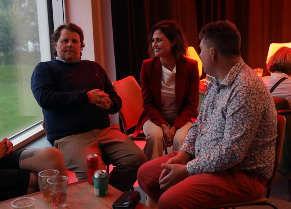 Kari Nessa Nordtun i starten på valgvaken på Tou, her i prat med blant andre Stian Nevøy. Kari Nessa Nordtun i starten på valgvaken på Tou, her i prat med blant andre Stian Nevøy.