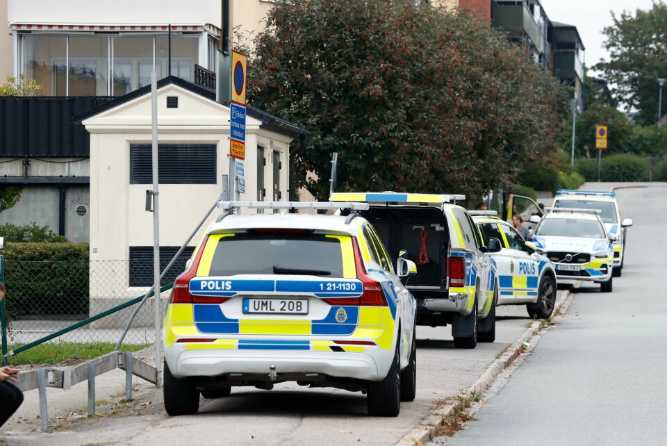 En 25-åring ble skutt i en trappeoppgang i Uppsala tirsdag morgen. Han døde kort tid etter av skadenje, og drapet knyttes til en konflikt mellom kriminelle gjenger i Sverige. En 25-åring ble skutt i en trappeoppgang i Uppsala tirsdag morgen. Han døde kort tid etter av skadenje, og drapet knyttes til en konflikt mellom kriminelle gjenger i Sverige. Foto: Mickan Palmqvist / TT / NTB