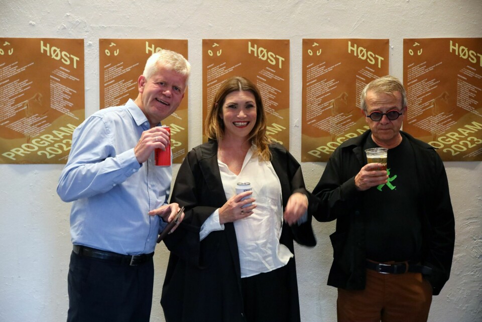 Fylkesordførerkandidat Frode Berge, Eli Nessa (ja, søsteren til Kari) og Einar Schibevaag på valgvaken. Fylkesordførerkandidat Frode Berge, Eli Nessa (ja, søsteren til Kari) og Einar Schibevaag på valgvaken.