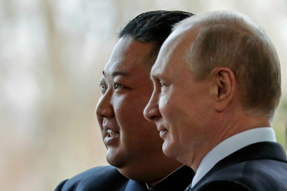 Russlands president Vladimir Putin og Nord-Koreas leder Kim Jong-un ved et tidligere møte. Arkivfoto. Russlands president Vladimir Putin og Nord-Koreas leder Kim Jong-un ved et tidligere møte. Arkivfoto: Aleksander Zemlianitsjenko, Pool, File)