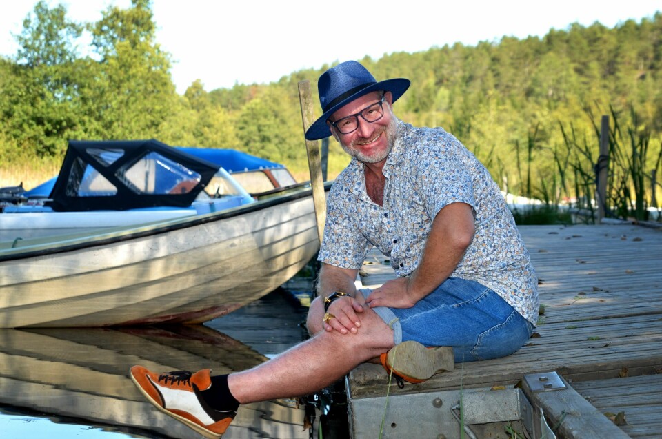 Ved innsjøen Lyseren i Indre Østfold er danser, skuespiller, kroppsdesigner og nybakt bonde, Atle Hoff, tilbake i barndommens rike. Atle Hoff