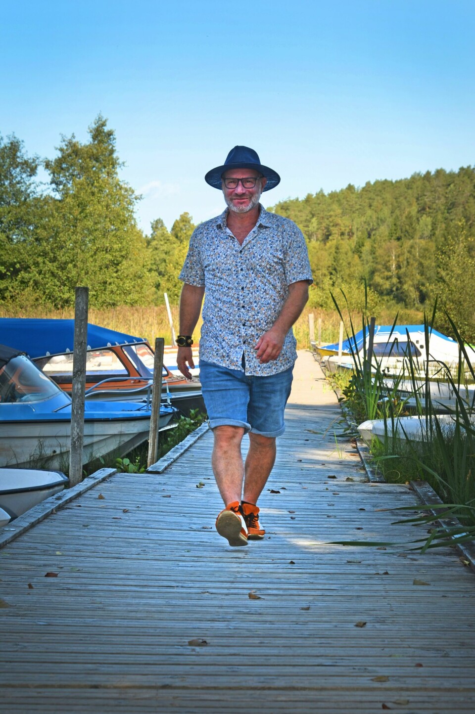 – Jeg står trygt i meg selv, er den jeg er. Liker du meg ikke så trenger du ikke det. Greit det, sier Atle Hoff (53). Atle Hoff