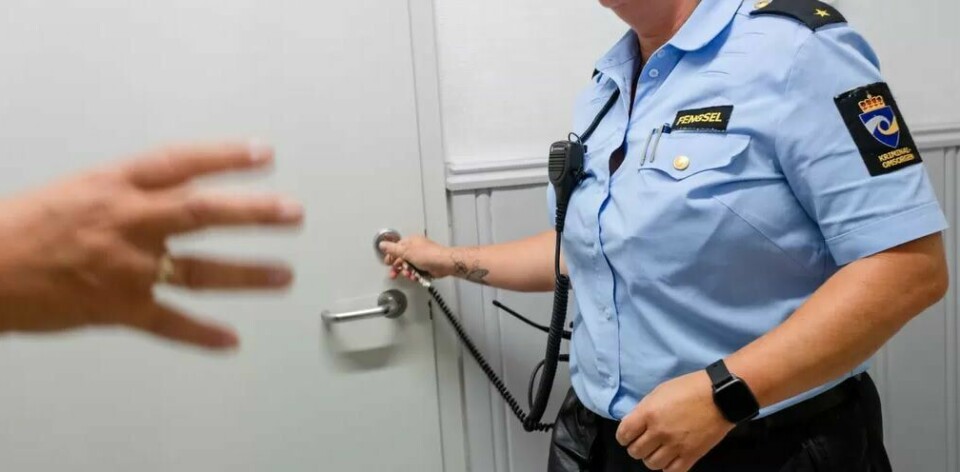 Kriminalomsorgens ansatte har betydelig risiko for vold, trusler og psykiske belastningsskader, viser ny rapport. (Illustrasjonsfoto, personene på bildet har ingenting med denne saken å gjøre). Kriminalomsorgens ansatte har betydelig risiko for vold, trusler og psykiske belastningsskader, viser ny rapport. (Illustrasjonsfoto, personene på bildet har ingenting med denne saken å gjøre).