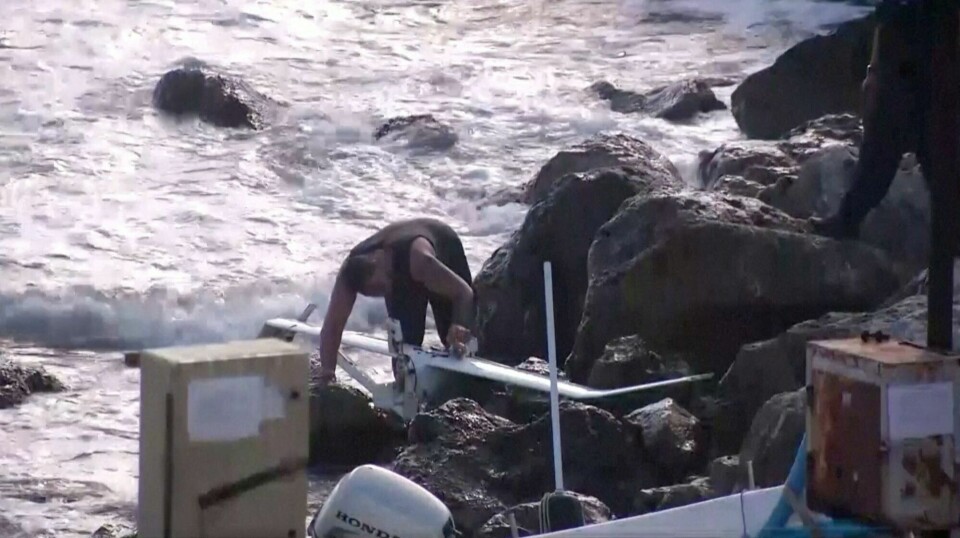 Eksperter undersøker en drone funnet ved en sjø i Bulgaria. Den var utstyrt med eksplosiver. Experts work at the scene inspecting a drone that was found on rocks in the coastal village of Tyulenovo, Bulgaria, September 18, 2023. Reuters TV/NOVA TV/Handout via REUTERS THIS IMAGE HAS BEEN SUPPLIED BY A THIRD PARTY. MANDATORY CREDIT. BULGARIA OUT. NO COMMERCIAL OR EDITORIAL SALES IN BULGARIA