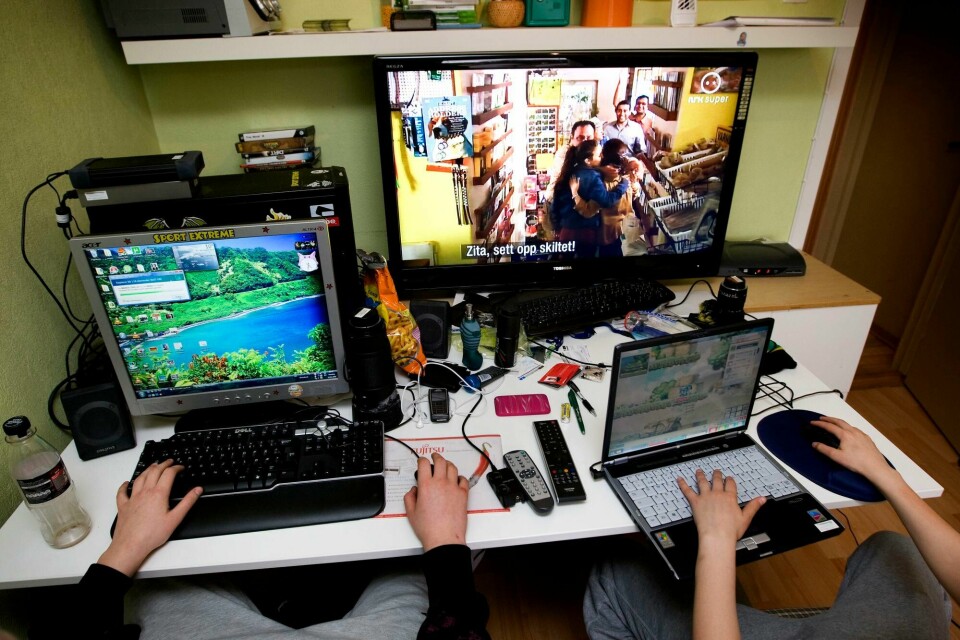 Mange barn og unge foretrekker innhold på engelsk, men opplever at det er lettere å forstå nyanser, ironi og humor på norsk, skriver Live Nermoen. TV og dataspill
