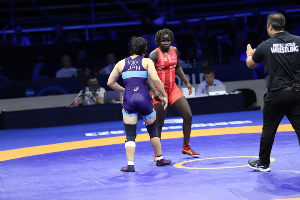 Grace Bullens triumfferd i VM i bryting stoppet mot japaneren Sakura Motoki i semifinalen. Den norske bryteren tapte 1-2 i en tøff kamp. Grace Bullens triumfferd i VM i bryting stoppet mot japaneren Sakura Motoki i semifinalen. Den norske bryteren tapte 1-2 i en tøff kamp.