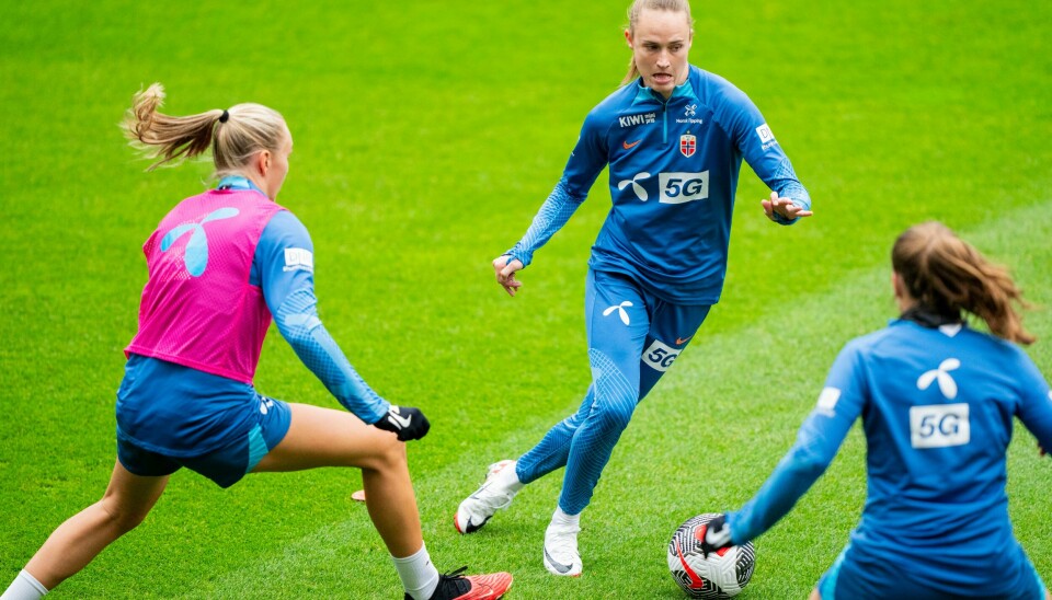 Caroline Graham Hansen under trening med kvinnelandslaget på Ullevaal stadion onsdag. Caroline Graham Hansen under trening med kvinnelandslaget på Ullevaal stadion onsdag.