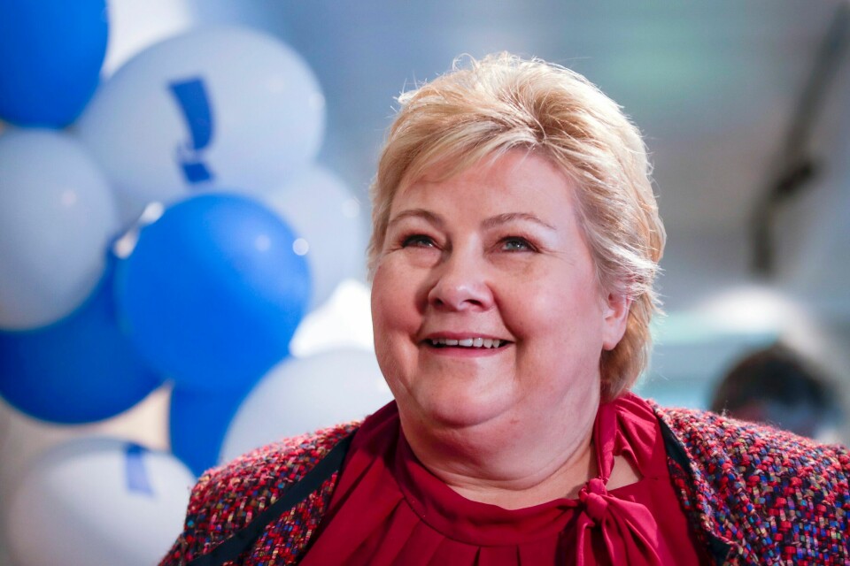 Høyre-leder Erna Solberg har lang fartstid i norsk politikk. Høyre-leder Erna Solberg får fortsatt støtte fra flesteparten av velgerne sine, men hele 31 prosent mener hun bør gå. Foto: Emilie Holtet / NTB