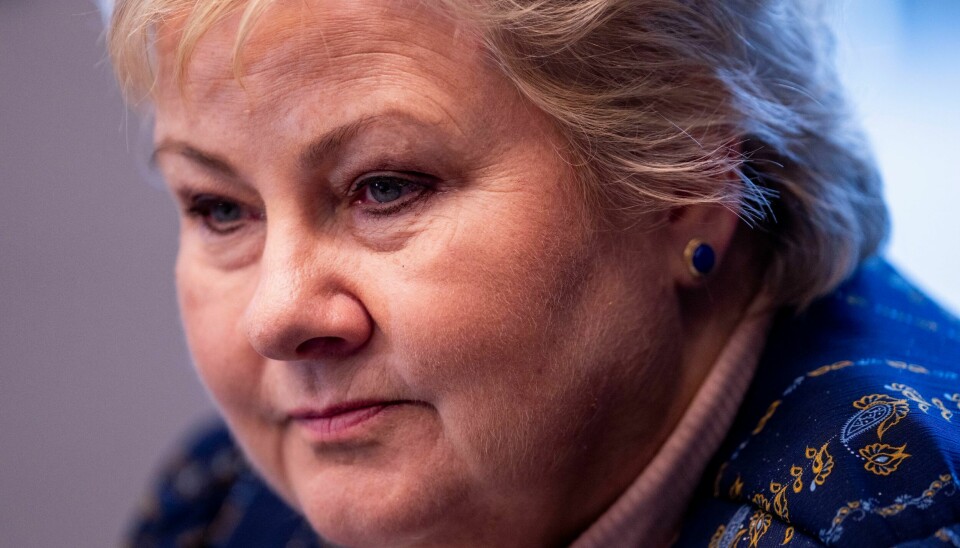 Erna Solberg skrøt av et rederi i en video mens mannen hennes eide aksjer i selskapet for en halv million kroner. Høyres partileder Erna Solberg ga fjorten intervjuer til ulike medier om ektemannens aksjekjøp torsdag. Senere ventet flere TV-opptredener. Foto: Javad Parsa / NTB