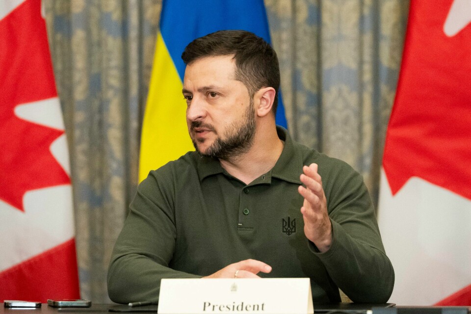 Ukrainias president Volodymyr Zelenskyj var fredag i Canada. Han har også hatt et improvisert møte med Sudans hærsjef i Irland. Ukrainias president Volodymyr Zelenskyj var fredag i Canada. Han har også hatt et improvisert møte med Sudans hærsjef i Irland. Foto: Spencer Colby / The Canadian Press via AP / NTB