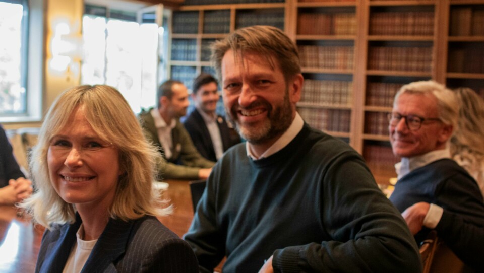 Høyres delegasjon i sonderingsmøtene på Høyres hus: Ordførerkandidat Anne Lindboe, byrådslederkandidat Eirik Lae Solberg og James Stove Lorentzen. Ved forhandlingsbordet