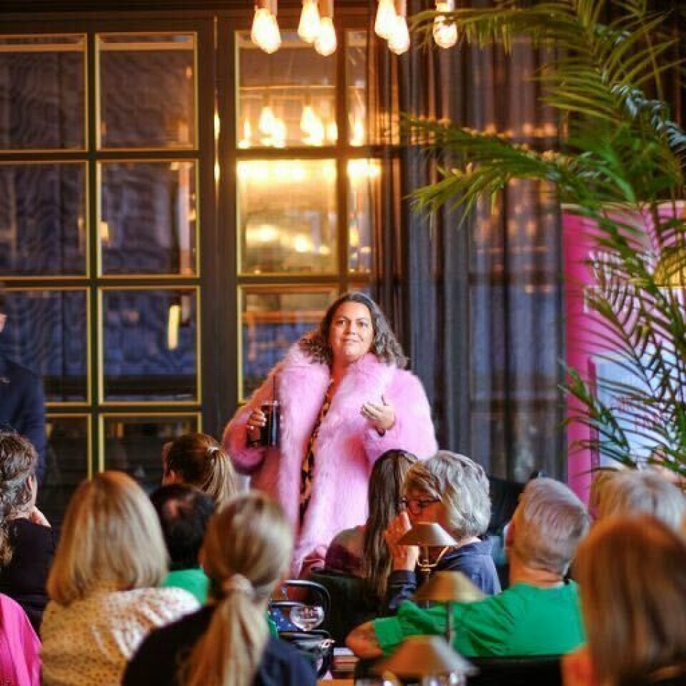 Veronica Simoné Fjeld på lanseringsfesten for den nye boken hun har skrevet Veronica Simoné Fjeld på lanseringsfesten for den nye boken hun har skrevet
