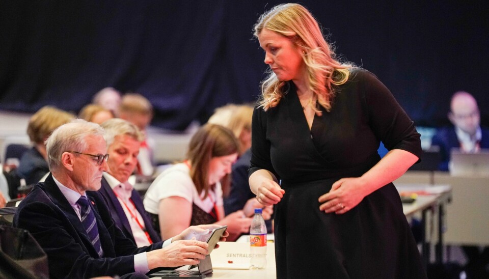 Arbeiderpartiet skal evaluere hvorfor det gikk så dårlig i årets kommune- og fylkestingsvalg. Partileder Jonas Gahr Støre (Ap), partisekretær Kjersti Stenseng og resten av sentralstyret leder arbeidet. Ifølge Stenseng vil evalueringen pågå til november eller desember. Bildet er tatt på Ap-landsmøtet i mai. Arbeiderpartiet skal evaluere hvorfor det gikk så dårlig i årets kommune- og fylkestingsvalg. Partileder Jonas Gahr Støre (Ap), partisekretær Kjersti Stenseng og resten av sentralstyret leder arbeidet. Ifølge Stenseng vil evalueringen pågå til november eller desember. Bildet er tatt på Ap-landsmøtet i mai. Foto: Heiko Junge / NTB