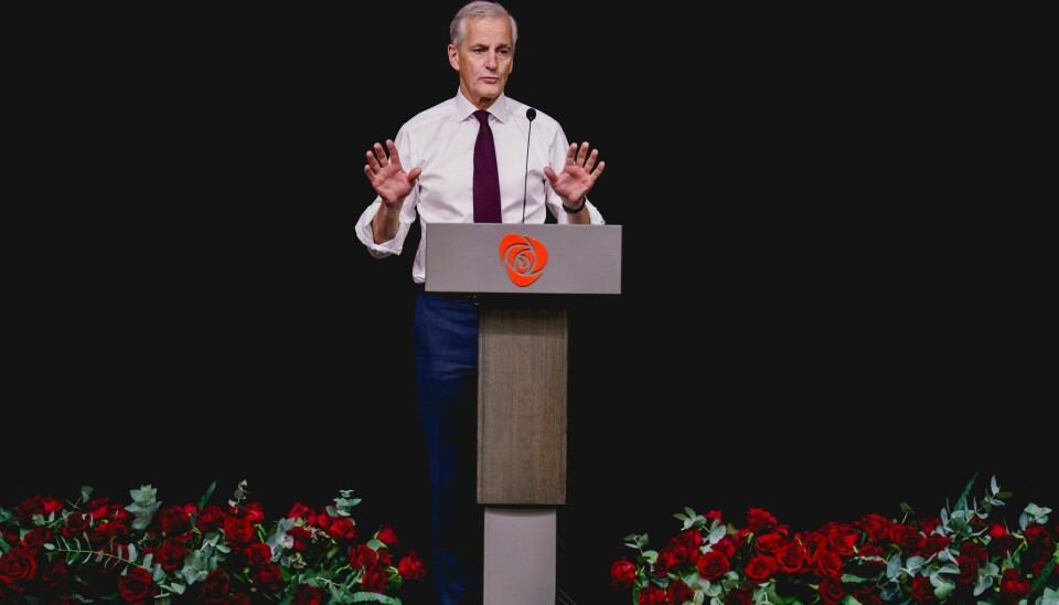 Statsminister Jonas Gahr Støre (Ap) og resten av partiet er i gang med evalueringen av valget. Her fra talen til Arbeiderpartiets landsstyremøte i Oslo mandag. Arbeiderpartiets sametingsgruppe kritiserer partiledelsen. Her taler Jonas Gahr Støre til landsstyre mandag. Foto: Stian Lysberg Solum / NTB