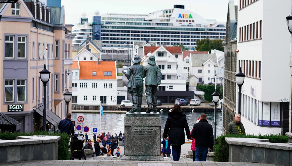 Haugesund er en av de mange byene og tettstedene her i Norge uten togforbindelse, men med Haukelinettet kan det endre seg, påpeker Kjell Erik Onsrud i organisasjonen For Jernbane. Haugesund er en av de mange byene og tettstedene her i Norge uten togforbindelse, men med Haukelinettet kan det endre seg, påpeker Kjell Erik Onsrud i organisasjonen For Jernbane.