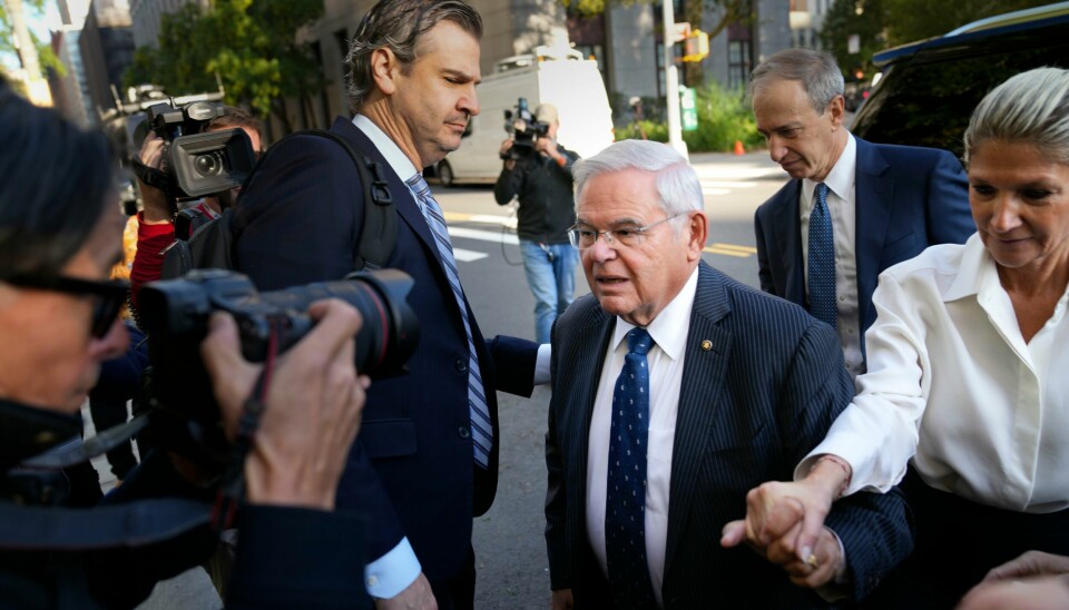 Robert Menendez og kona Nadine ankommer det føderale tinghuset i New York onsdag. Ekteparet er siktet for korrupsjon, men nekter straffskyld. Robert Menendez og kona Nadine ankommer det føderale tinghuset i New York onsdag. Ekteparet er siktet for korrupsjon, men nekter straffskyld. Foto: Seth Wenig / AP / NTB