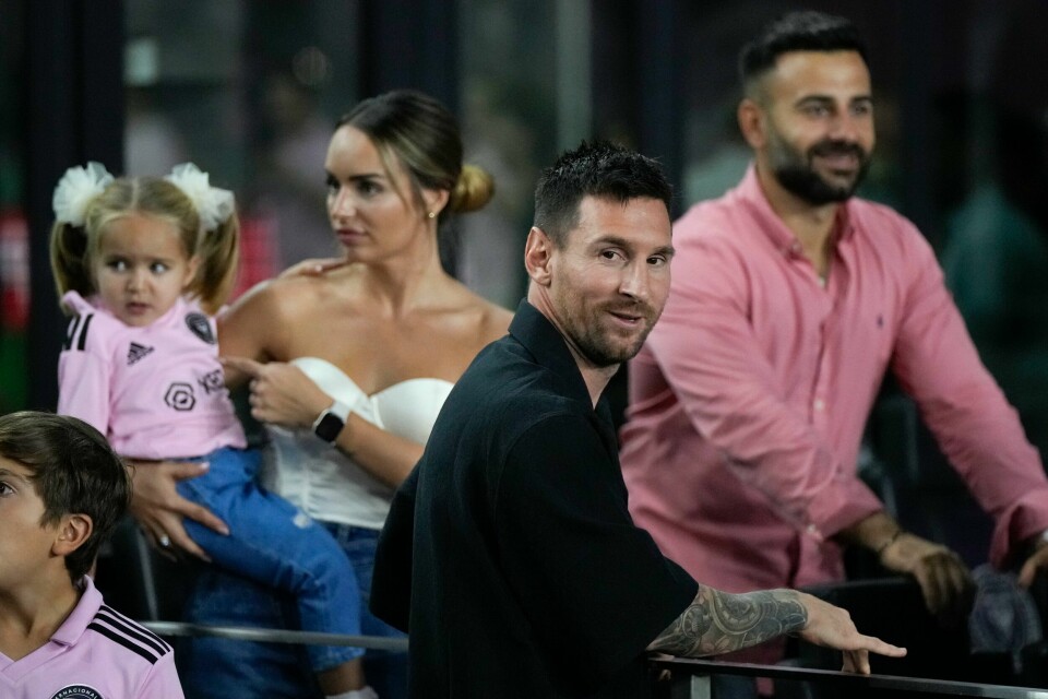 Lionel Messi måtte følge Inter Miamis cupfinale fra tribunen. Lionel Messi måtte følge Inter Miamis cupfinale fra tribunen. Foto: Rebecca Blackwell / AP / NTB
