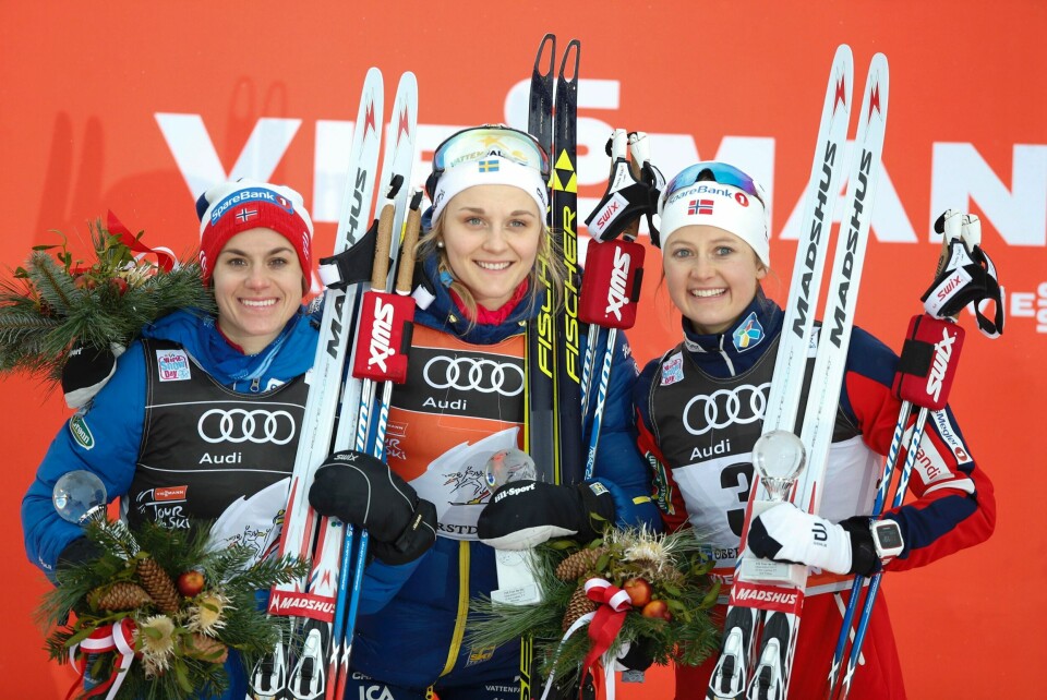 Stina Nilsson med nok en seier.Heidi Weng t.v og Ingvild Flugstad Østberg t.h. på seierspallen onsdag.