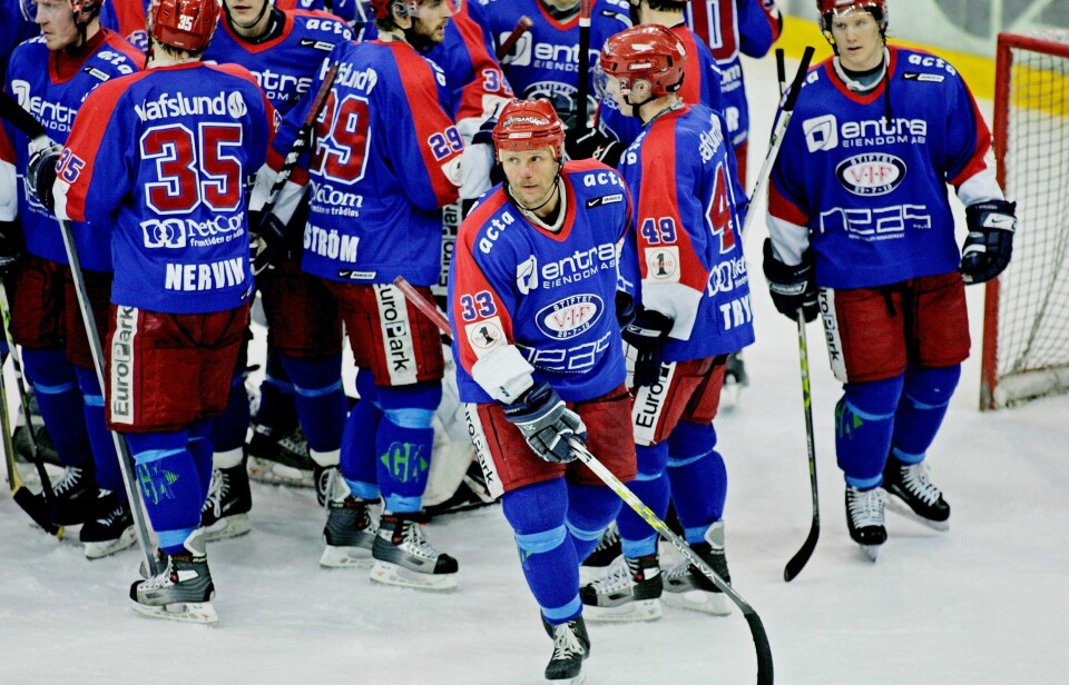 Vi spoler nesten ti år tilbake. Øystein Olsen (foran) i semifinalen mot Sparta. Han spilte for VIF i 18 år.