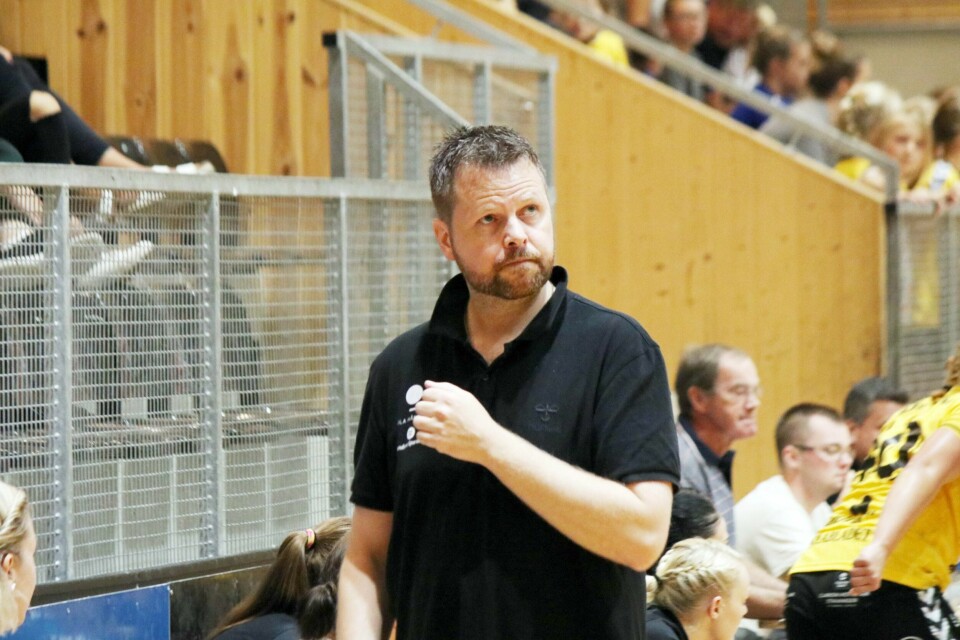 Sola og trener Knut Ove Joa holdt suverene Larvik til uavgjort ved pause. Så raknet det litt, men seksmålstap er hederlig mot en så god motstander. FOTO: PÅL KARSTENSEN