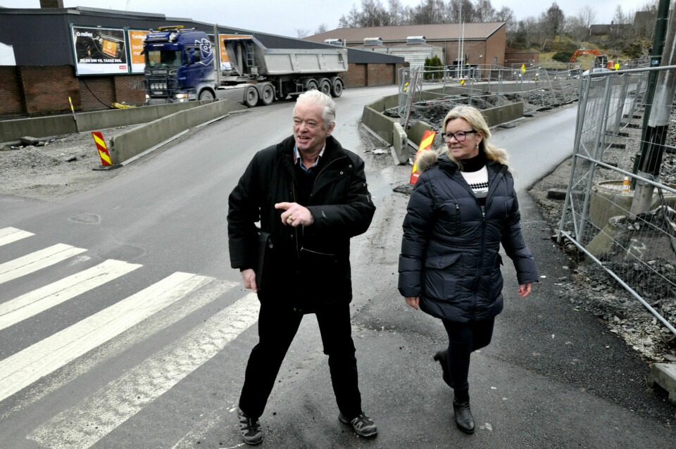 Hundvågbu Oddmund Torjussen og nestleder i Hundvåg bydelsutvalg, Kari Raustein (Frp), er bekymret for trafikksituasjonen i anleggsområdet i Hundvågkrossen. Foto: Arne Birkemo Hundvågbu Oddmund Torjussen og nestleder i Hundvåg bydelsutvalg, Kari Raustein (Frp), er bekymret for trafikksituasjonen i anleggsområdet i Hundvågkrossen. Foto: Arne Birkemo