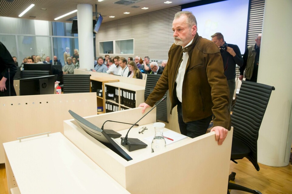 Nok en dag må politimann Eirik Jensen belage seg på Spesialenhetens granskende spørsmål før forsvarerne slipper til i korrupsjonssaken.