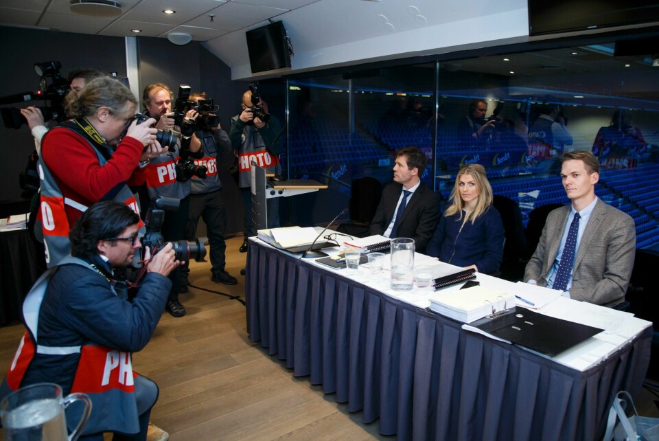 Therese Johaug med ryggen mot tomme Ullevaal-tribuner. Men foran henne var interessen stor.