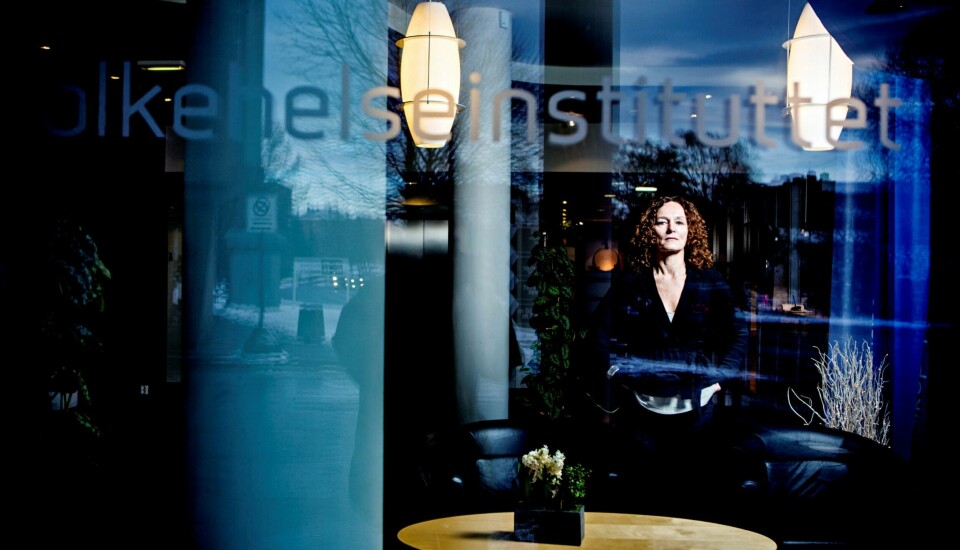 Folkehelseinstituttet må nedbemanne fra om lag 1.000 til cirka 800 årsverk, noe som er langt mer enn det direktør Camilla Stoltenberg var forberedt på.