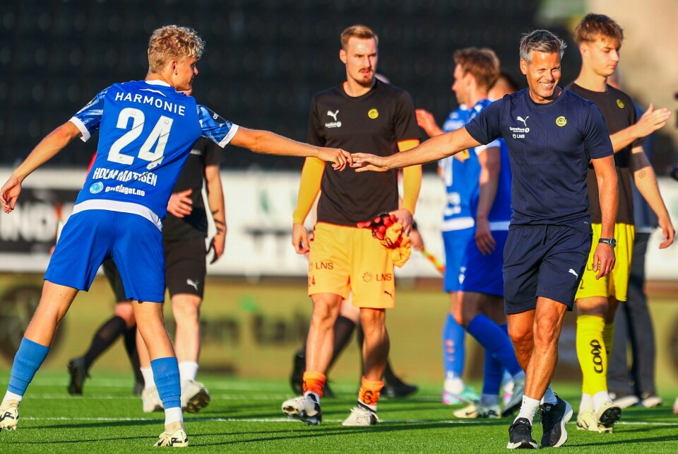 Sandefjords Sebastian Mathisen og Bodø/Glimts trener Kjetil Knutsen etter eliteseriekampen Bodø/Glimt og Sandefjord på Aspmyra stadion. Sandefjords Sebastian Mathisen og Bodø/Glimts trener Kjetil Knutsen etter eliteseriekampen Bodø/Glimt og Sandefjord på Aspmyra stadion.