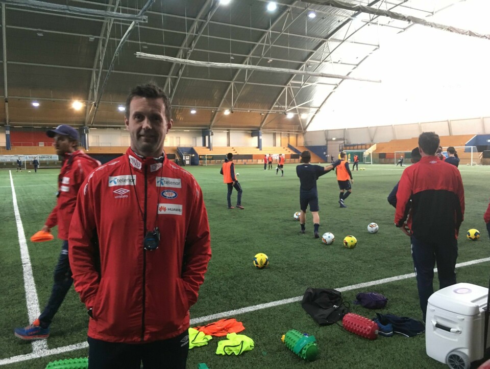 Ronny Deila på tirsdagens trening i Vallhall. Nå styrer han enda mer i Vålerenga.