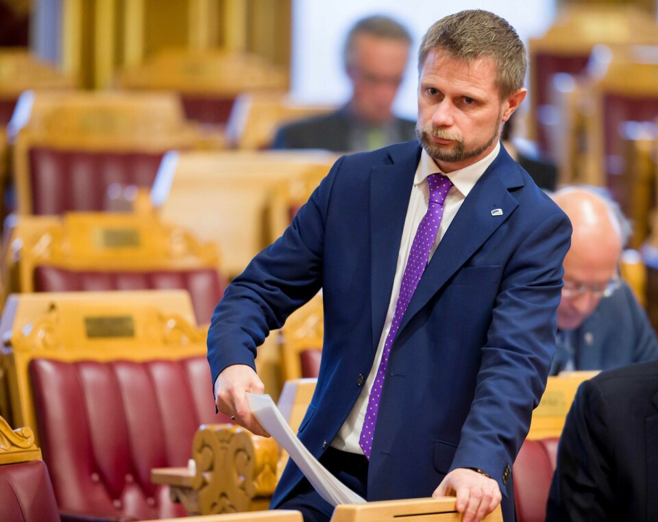 Hver måned i tiden framover ønsker helseminister Bent Høie (H) å bli sjef for stadig færre i den sentrale helseforvaltningen. Tillitsvalgte oppfatter dette som om det haster for regjeringen å få til en slanking av antallet ansatte fram mot høstens stortingsvalg.