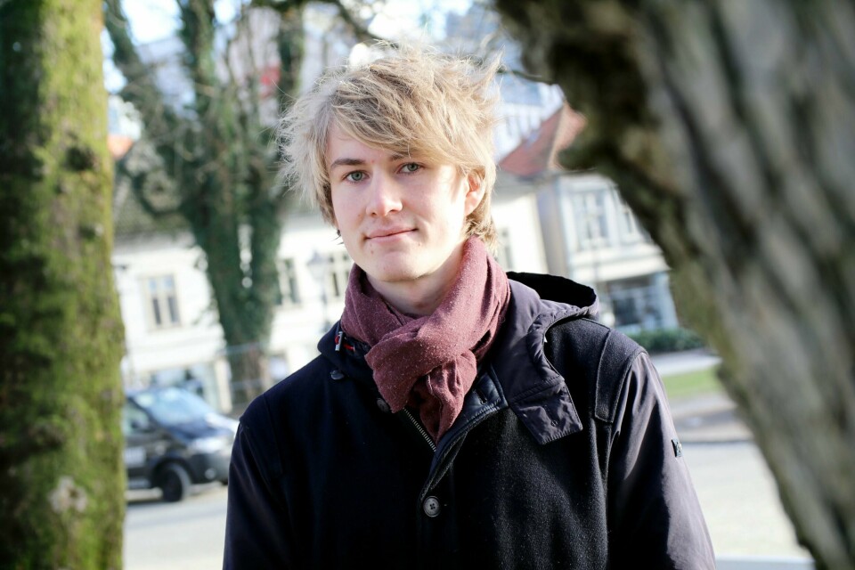 Leder i Natur og ungdom Stavanger, Hans Dahle Kvadsheim, ønsker at folk skal gi den de er glad i alternative gaver, som et kort, en middag eller en opplevelse, for å få ned forbruket. – Det er andre måter å vise kjærlighet på enn å kjøpe ting, sier han.FOTO: TONE HELENE OSKARSEN