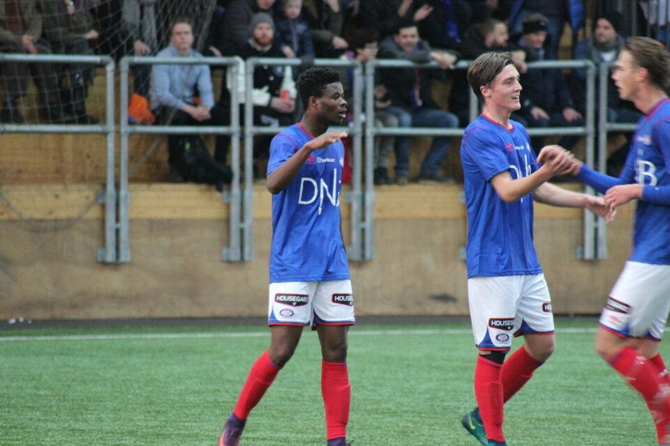 Ernest Agyiri spilte en meget god kamp for Vålerenga. Her har han nettopp scoret kampens første mål med et skudd fra rundt 20 meter. Ernest Agyiri spilte en meget god kamp for Vålerenga. Her har han nettopp scoret kampens første mål med et skudd fra rundt 20 meter.