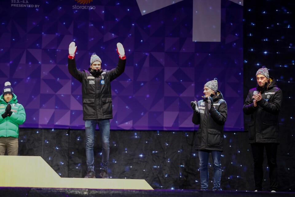 Petter Northug (t.h.) fikk se Johannes Høsflot Klæbo få sin bronsemedalje på sprinten. I midten Finn-Hågen Krogh som fikk premie for sin 4. plass.