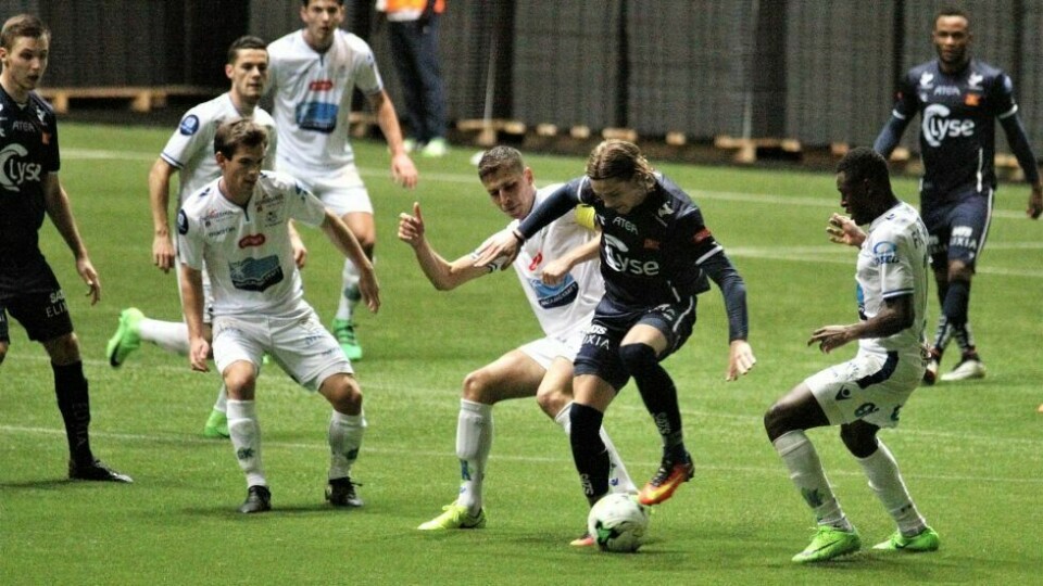 Viking og Julian Ryerson får ros fra sportsleder Espen Iversen. Han mener laget framstår mye tydeligere i spillestilen enn på lang tid under Ian Burchnall Bjarte Lunde Aarsheim. Her er Ryerson i aksjon mot FKH fredag. FOTO: PER THIME