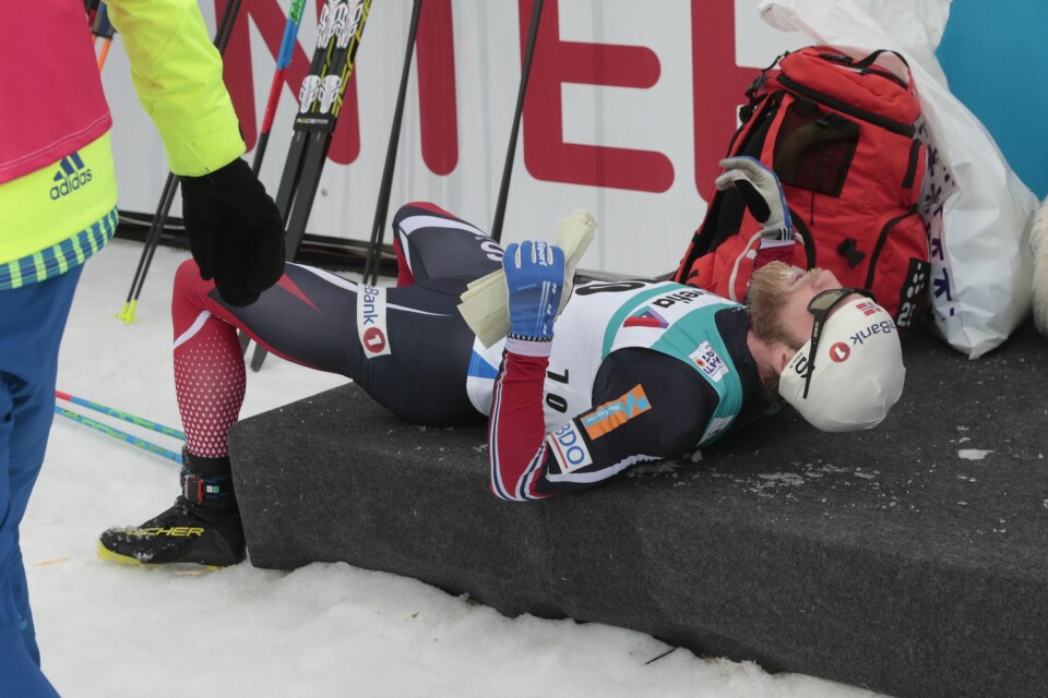 Martin Johnsrud Sundby la seg rett ned etter målgang. Lettere sjokkert over finnens marsjfart. Martin Johnsrud Sundby la seg rett ned etter målgang. Lettere sjokkert over finnens marsjfart.