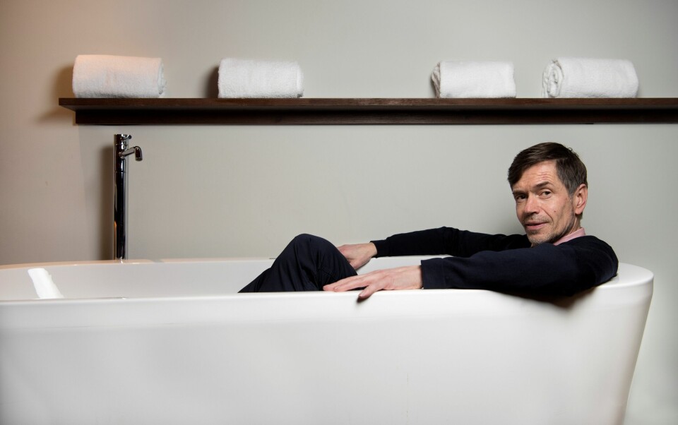 Kjetil Rolness. Sosiolog, artist og skribent på Grims Grenka hotell. Kjetil Rolness. Sosiolog, artist og skribent på Grims Grenka hotell.