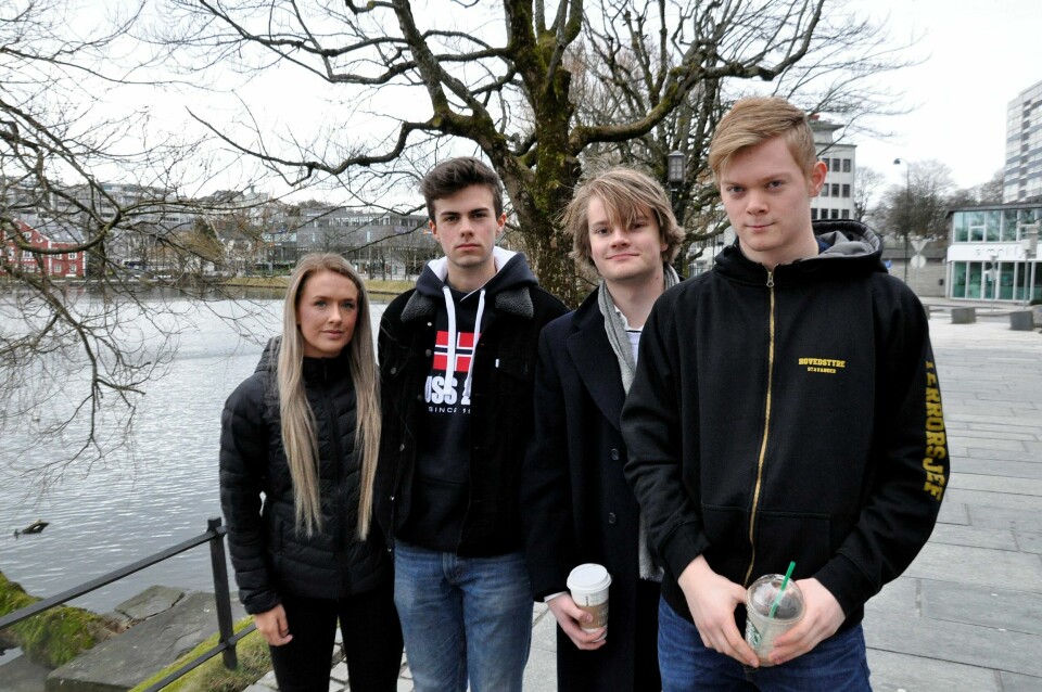 Russepresidentene Hanna Helsø, Arin Nøst, Bjarte Espeland Horpestad og Erlend Vabø tar helt avstand fra russelåten «Playboy 2017». Hovedstyret i Stavanger jobber med å spre holdninger for å unngå overgrep. FOTO: STEIN ROGER FOSSMO