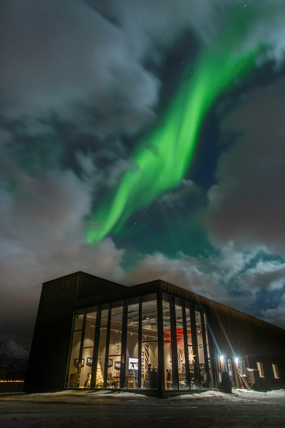 Nordlysturistene kan også få smake ekte arktisk whisky, gin, vodka og akevitt på det nye destilleriet Arctic Spirit i Lyngen. Nordlysturistene kan også få smake ekte arktisk whisky, gin, vodka og akevitt på det nye destilleriet Arctic Spirit i Lyngen.