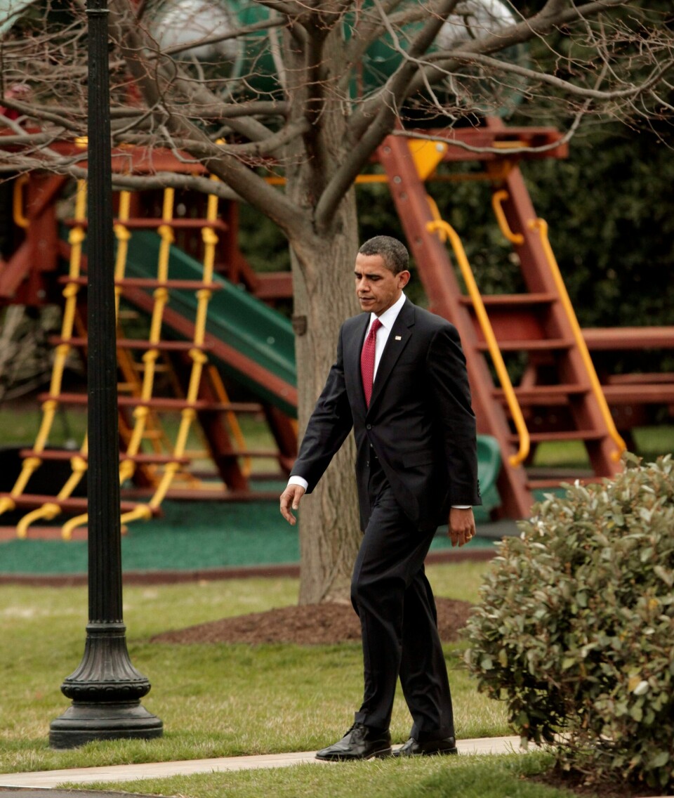 President Barack Obama forlater et møte med landets største banker i Det hvite hus 27. mars 2009. Ifølge Thomas Frank valgte Obama finanselitens framfor arbeidernes side hver gang han måtte velge gjennom sine åtte år som president. President Barack Obama forlater et møte med landets største banker i Det hvite hus 27. mars 2009. Ifølge Thomas Frank valgte Obama finanselitens framfor arbeidernes side hver gang han måtte velge gjennom sine åtte år som president.