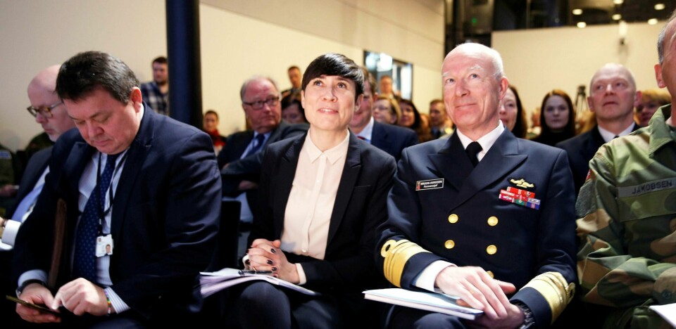 I e-posten skriver HV-sjefen følgende om forsvarsminister Ine Eriksen Søreide og forsvarssjef Haakon Bruun-Hanssen: «For ordens skyld gjør jeg oppmerksom på at LMU er statsrådens bestilling fra Forsvarssjefen i departementets rolle. Han gjør dette på hennes vegne og det er hennes produkt.»